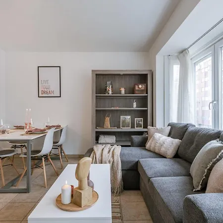 Huswell - Cosy Close To The