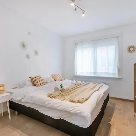 Huswell - Cosy Close To The
