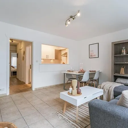 Huswell - Cosy Close To The Apartment